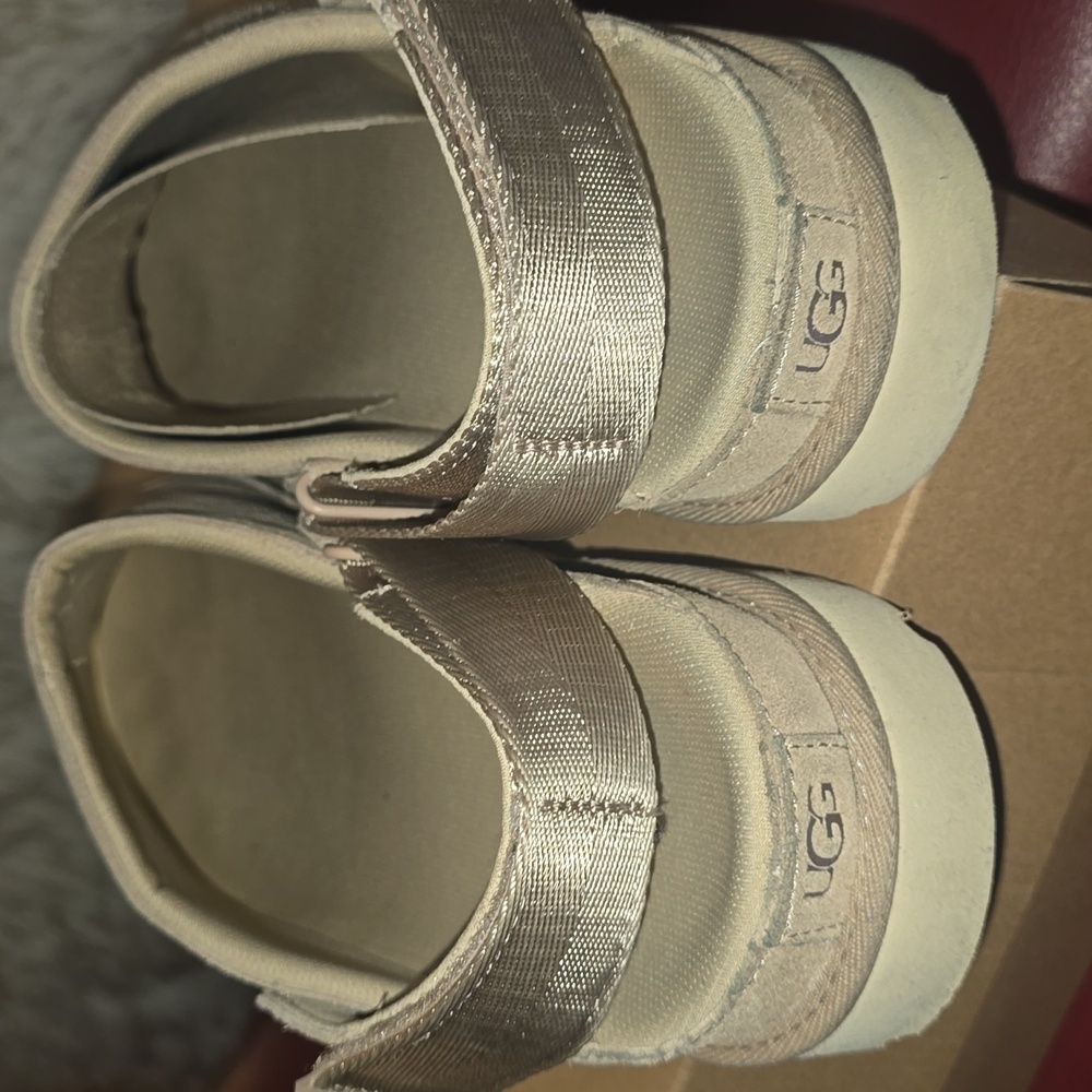 UGG Goldenstar Sand Suede Clogs, Sz 12 - Picture 2 of 9